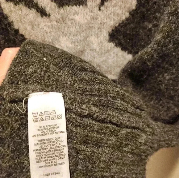Women's knit crew neck long winter Christmas deer sweater size M gray NWOT - Picture 8 of 8